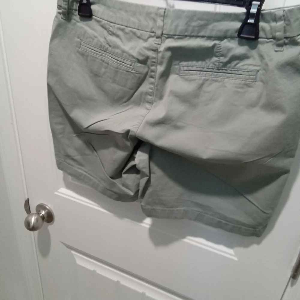Old Navy Size 4 Women's Classic Sage Green Shorts